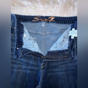 dark wash w / frayed bottoms